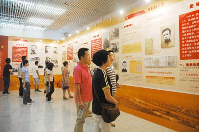 我院党总支组织参观“旗帜的力量--通州区  纪念中国共产党成立90周年展览”